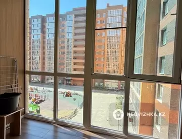 3-комнатная квартира, этаж 4 из 12, 92 м², миниатюра 2