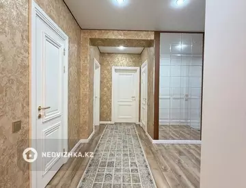 3-комнатная квартира, этаж 4 из 12, 92 м², миниатюра 3