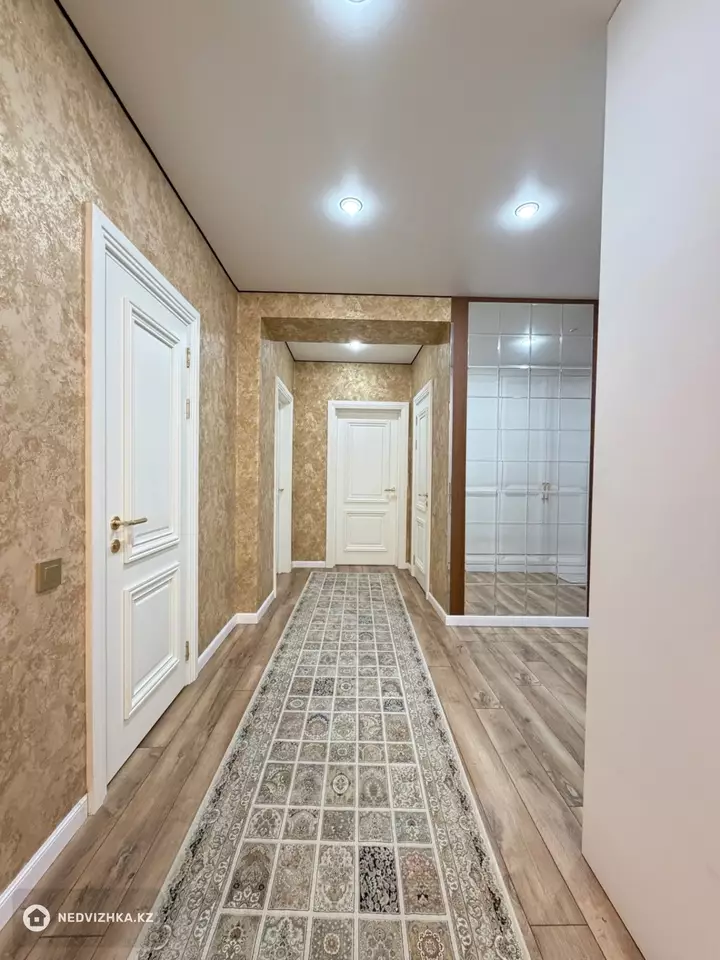 3-комнатная квартира, этаж 4 из 12, 92 м², фотография 3