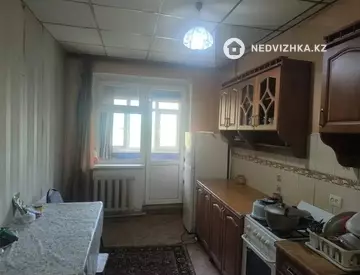 3-комнатная квартира, этаж 4 из 5, 65 м², миниатюра 1