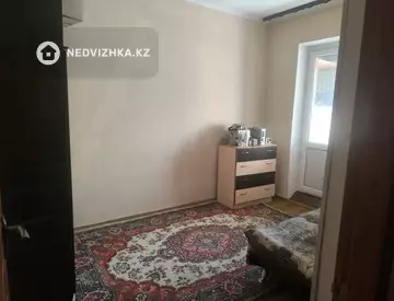 3-комнатная квартира, этаж 4 из 5, 65 м², миниатюра 2