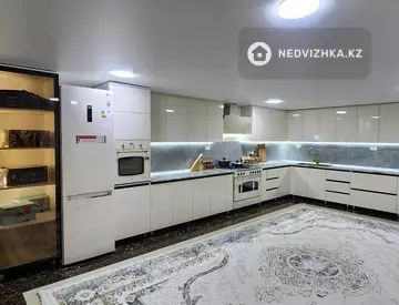 8-комнатный дом, 20 соток, 300 м², На длительный срок