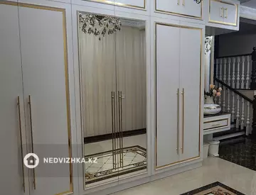 8-комнатный дом, 20 соток, 300 м², На длительный срок