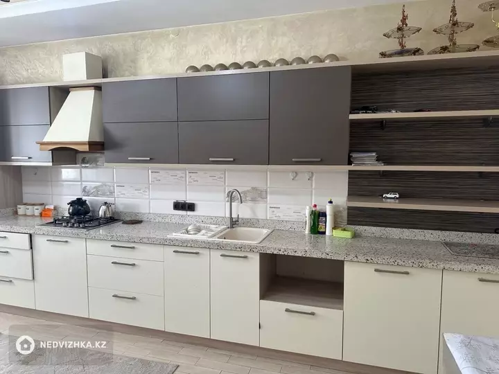 7-комнатный дом, 20 соток, 351 м², фотография 2