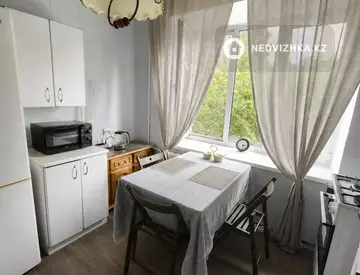 3-комнатная квартира, этаж 4 из 4, 75 м², миниатюра 1