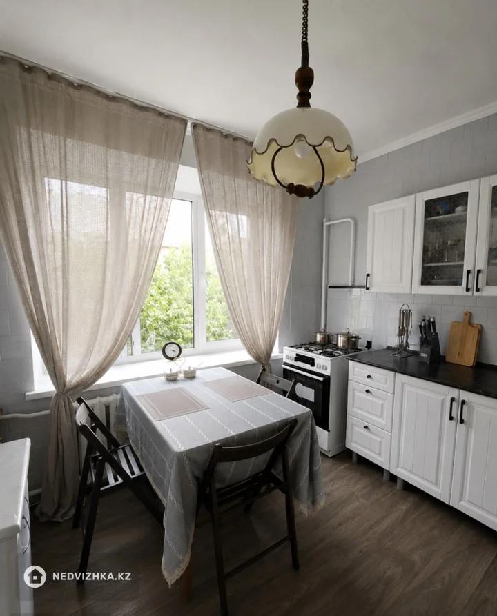 3-комнатная квартира, этаж 4 из 4, 75 м², фотография 2