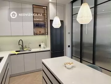 5-комнатная квартира, этаж 5 из 6, 142 м²