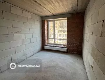 1-комнатная квартира, этаж 12 из 12, 34 м², миниатюра 1