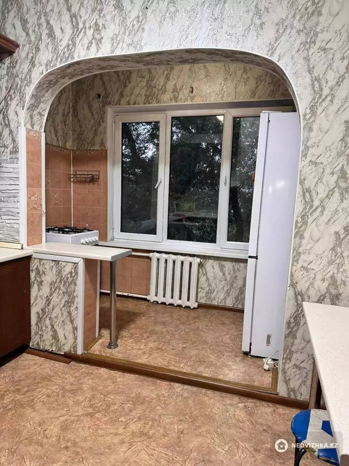2-комнатная квартира, этаж 4 из 5, 55 м², фотография 4