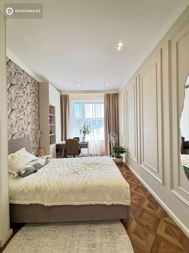 4-комнатная квартира, этаж 8 из 9, 102 м²