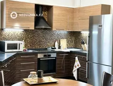 3-комнатная квартира, этаж 7 из 18, 130 м², миниатюра 1