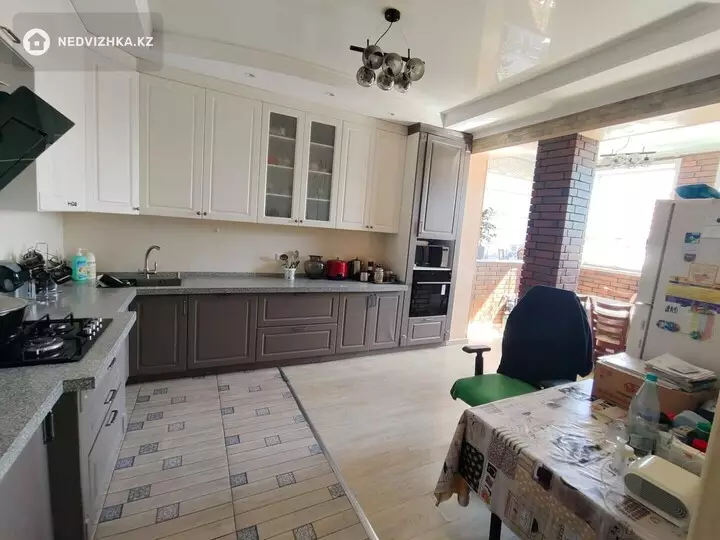 7-комнатный дом, 9.8 соток, 297 м², фотография 3