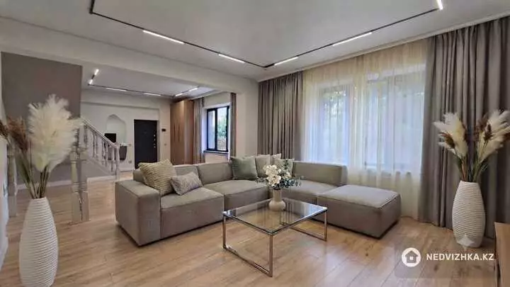 5-комнатный таунхаус, 1 соток, 250 м², На длительный срок