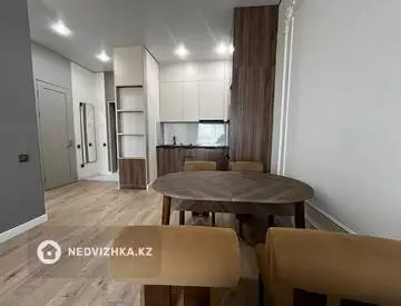 2-комнатная квартира, этаж 7 из 12, 40 м², миниатюра 2
