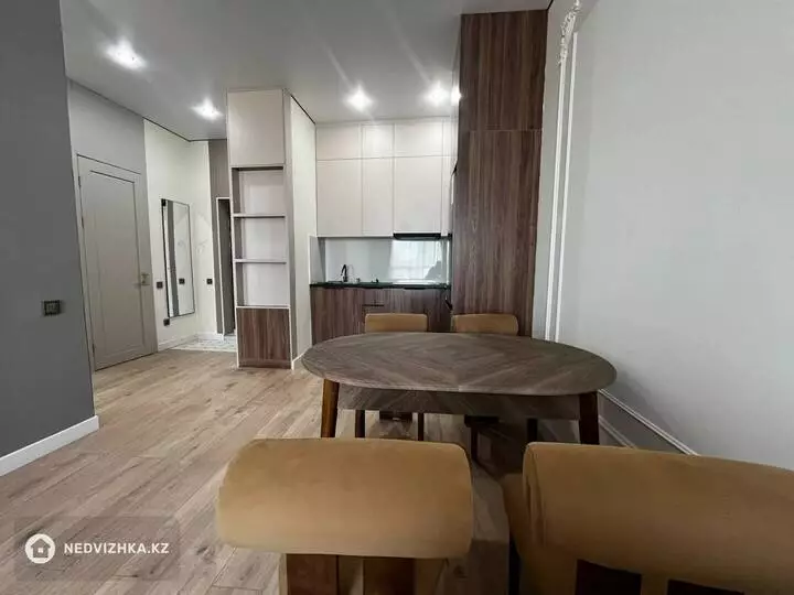 2-комнатная квартира, этаж 7 из 12, 40 м², фотография 2