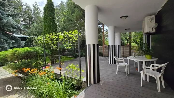 5-комнатный дом, 12 соток, 350 м², На длительный срок