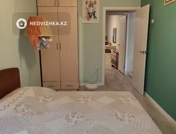 3-комнатная квартира, этаж 4 из 4, 58 м², миниатюра 2