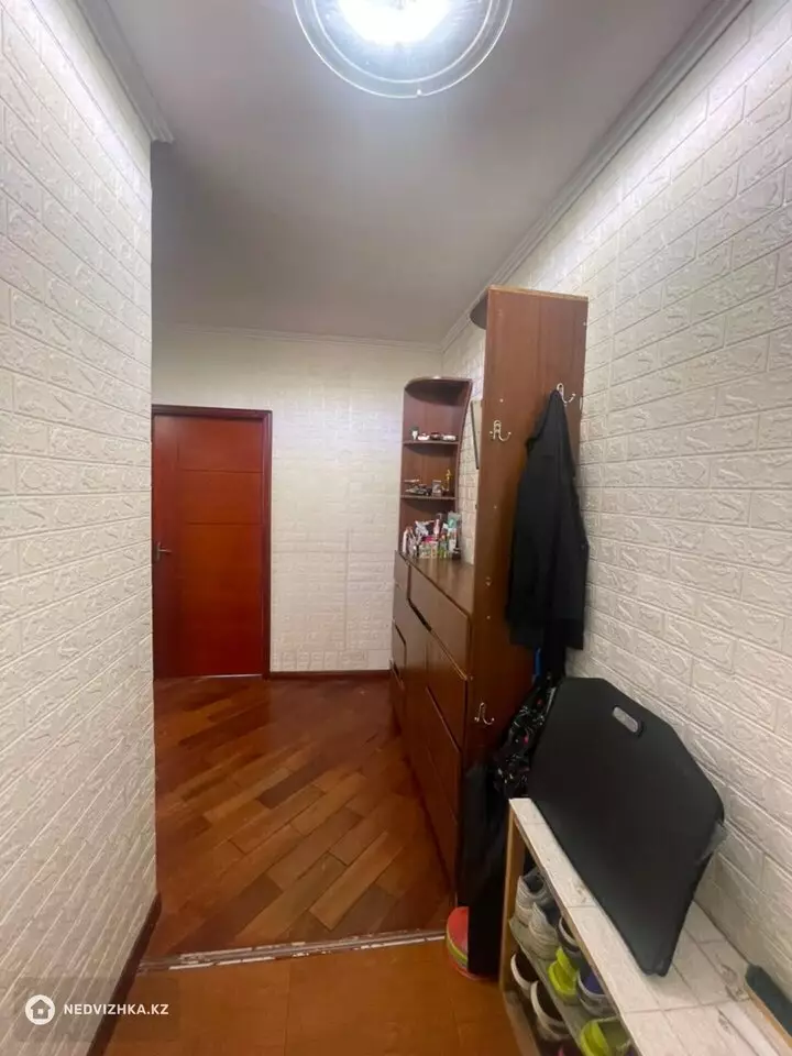 2-комнатная квартира, этаж 14 из 14, 56 м², фотография 3