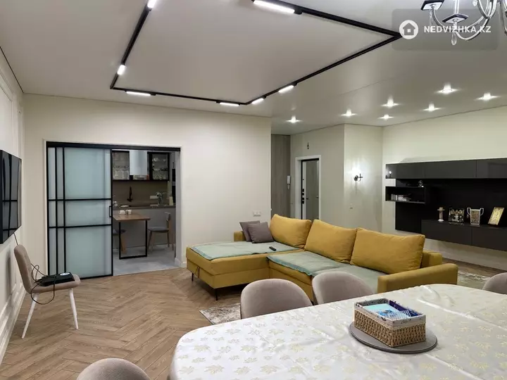 3-комнатная квартира, этаж 2 из 3, 138 м², фотография 2
