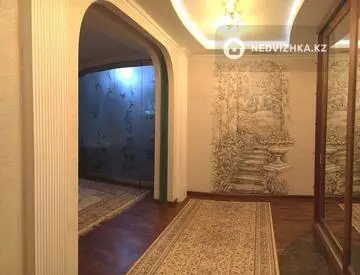 4-комнатная квартира, этаж 3 из 5, 180 м²