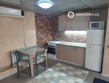 3-комнатная часть дома, 0.5 соток, 50 м², На длительный срок