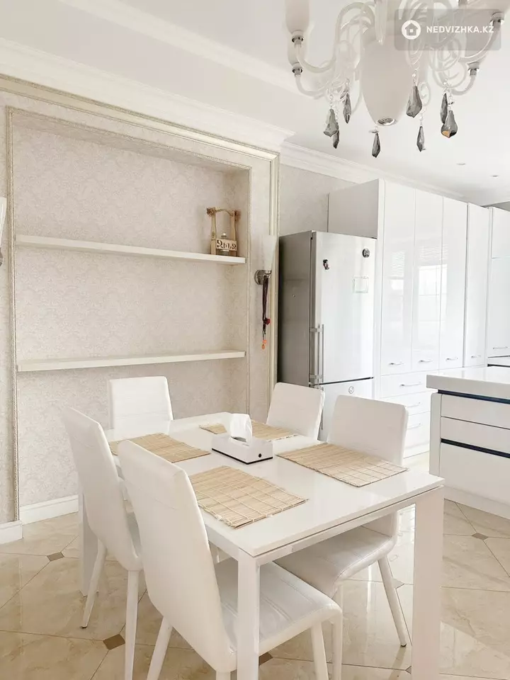 4-комнатная квартира, этаж 2 из 7, 202 м², фотография 2