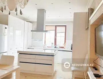 4-комнатная квартира, этаж 2 из 7, 202 м², миниатюра 1