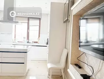 4-комнатная квартира, этаж 2 из 7, 202 м², миниатюра 3