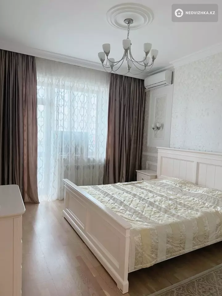 4-комнатная квартира, этаж 2 из 7, 202 м², фотография 5