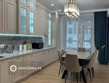 4-комнатная квартира, этаж 3 из 9, 212 м², миниатюра 1