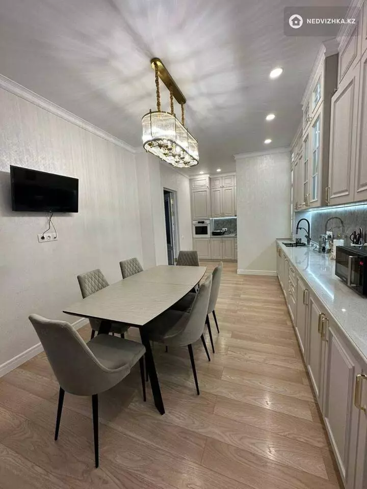 4-комнатная квартира, этаж 3 из 9, 212 м², фотография 3