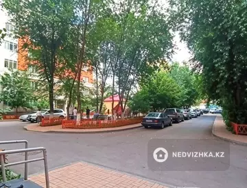 3-комнатная квартира, этаж 9 из 9, 90 м²