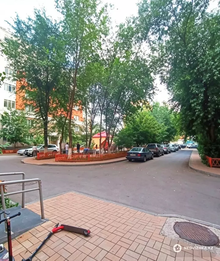 3-комнатная квартира, этаж 9 из 9, 90 м²
