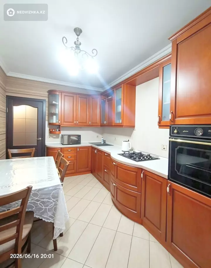 3-комнатная квартира, этаж 9 из 9, 90 м², фотография 2