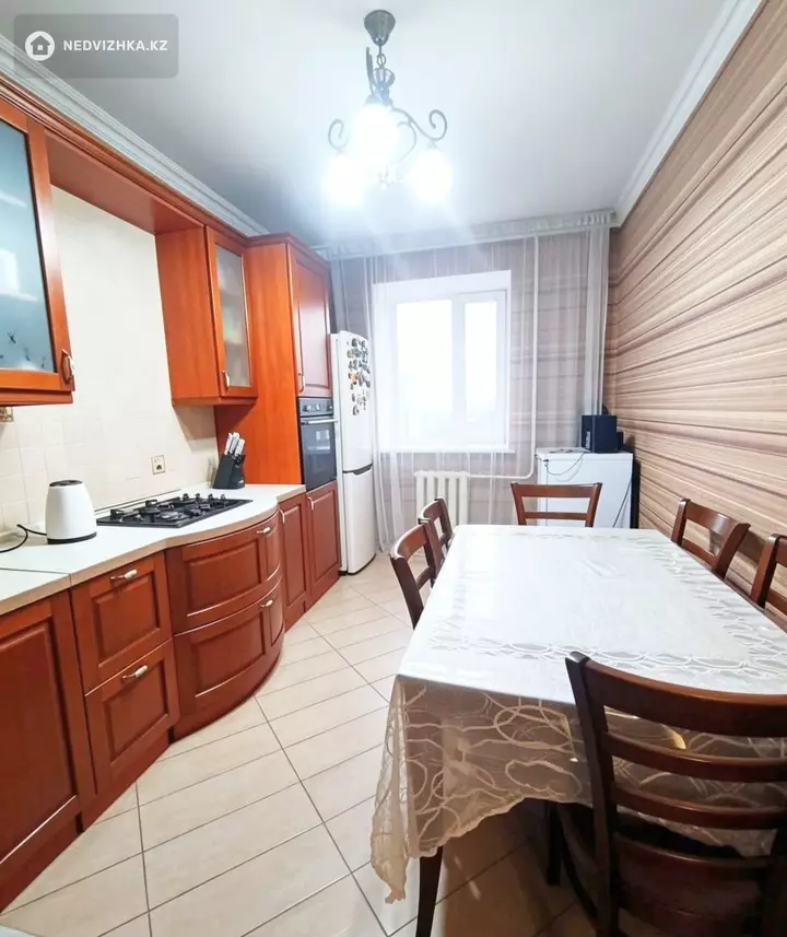 3-комнатная квартира, этаж 9 из 9, 90 м², фотография 3
