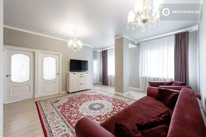 3-комнатная квартира, этаж 9 из 18, 82 м², фотография 4