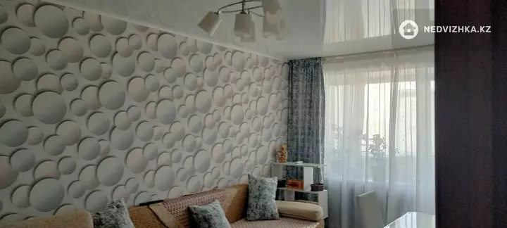 3-комнатная квартира, этаж 4 из 5, 62 м², фотография 2