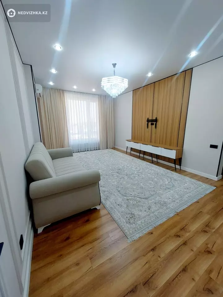 2-комнатная квартира, этаж 2 из 12, 80 м², фотография 2