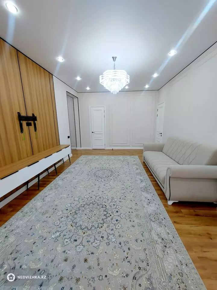 2-комнатная квартира, этаж 2 из 12, 80 м², фотография 3