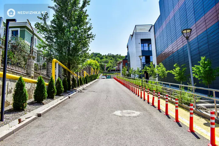 5-комнатная квартира, этаж 1 из 3, 360 м², фотография 3