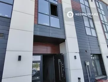 5-комнатная квартира, этаж 1 из 3, 360 м²