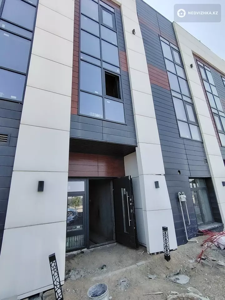 5-комнатная квартира, этаж 1 из 3, 360 м², фотография 4