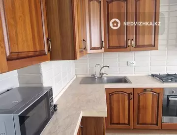 3-комнатная квартира, этаж 8 из 9, 90 м²