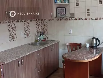 3-комнатная квартира, этаж 2 из 4, 69 м², На длительный срок, миниатюра 8
