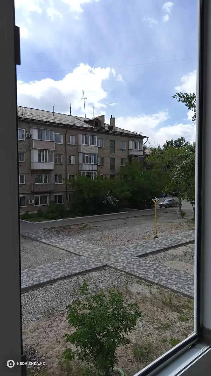 3-комнатная квартира, этаж 2 из 4, 68 м², фотография 2