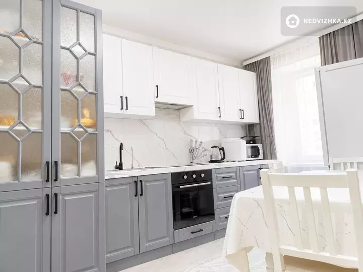 2-комнатная квартира, этаж 3 из 8, 65 м², фотография 3