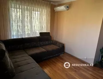 3-комнатная квартира, этаж 4 из 4, 77 м², миниатюра 2