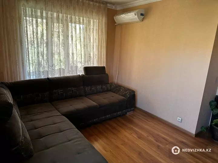 3-комнатная квартира, этаж 4 из 4, 77 м², фотография 2