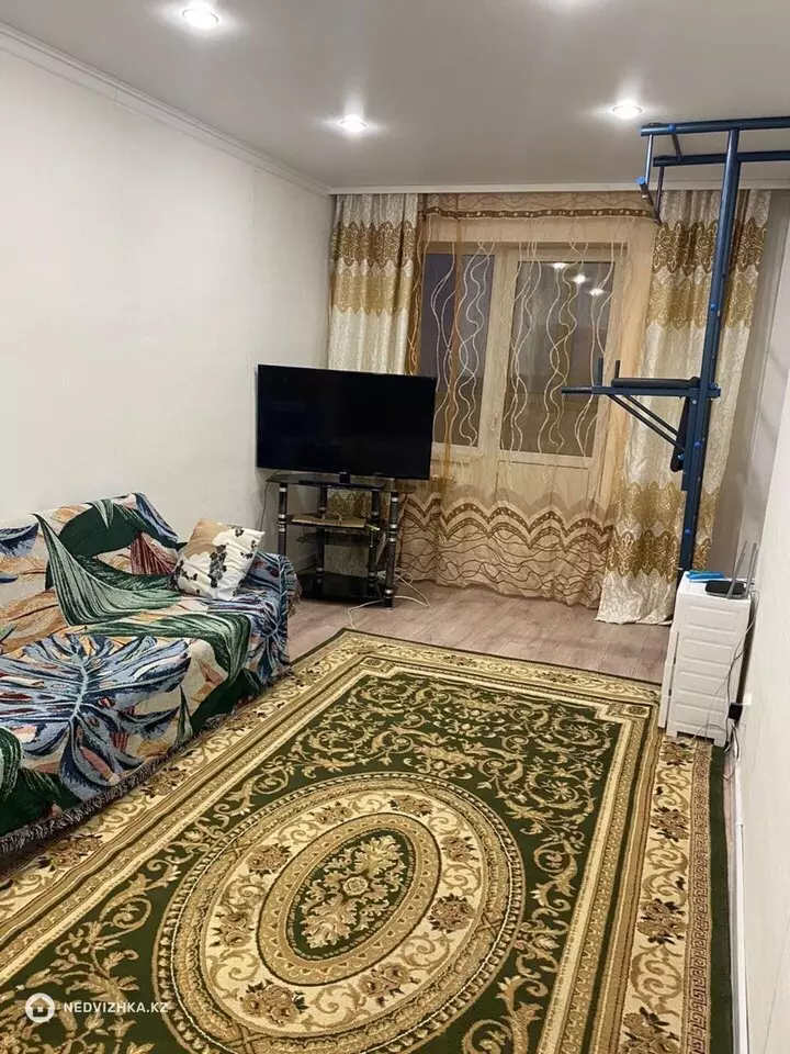 1-комнатная квартира, этаж 16 из 16, 38 м², фотография 2