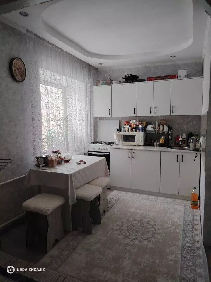 3-комнатная квартира, этаж 2 из 4, 58 м², фотография 3